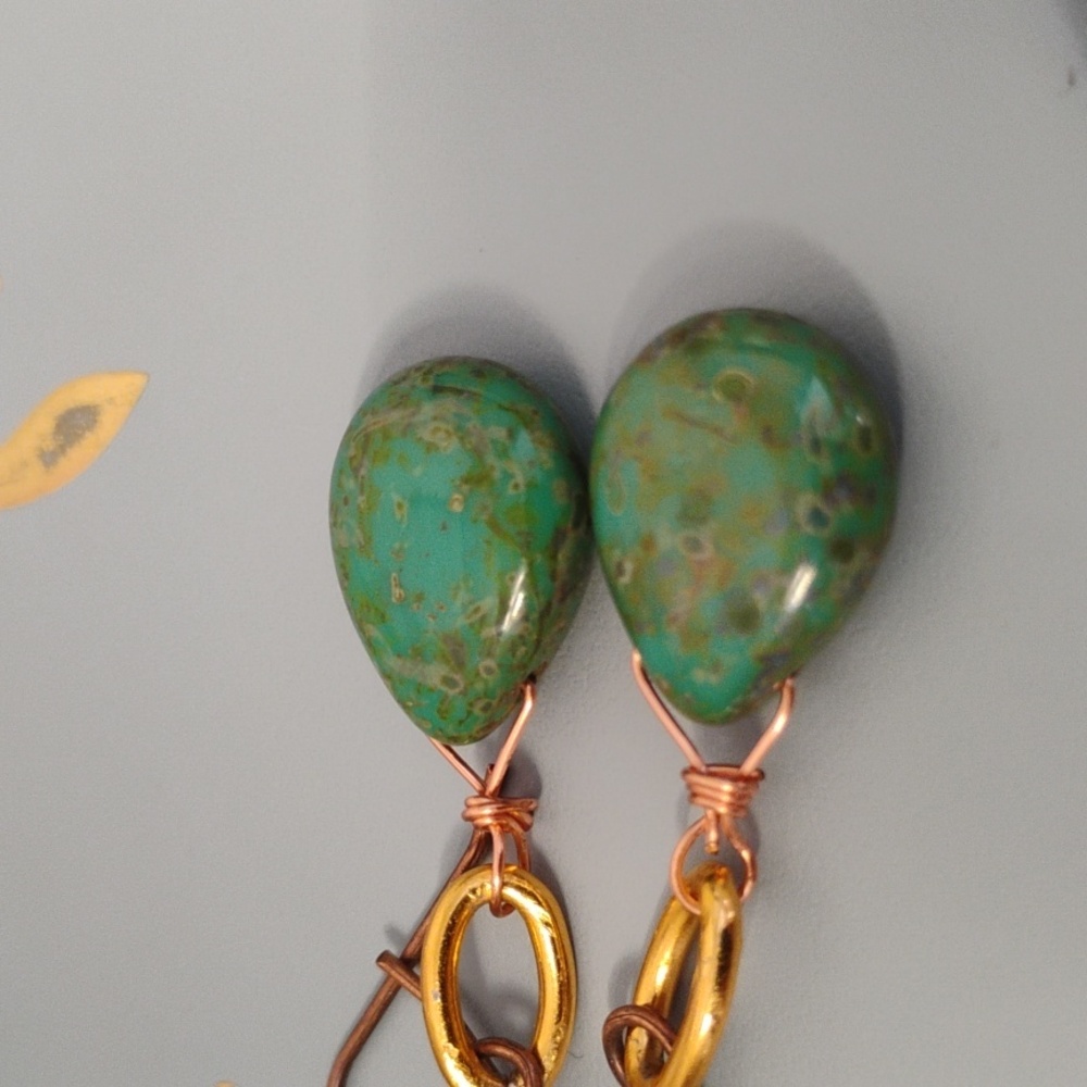 Elegant Green Turquoise Color Teardrop Earrings - Picture 6 of 8